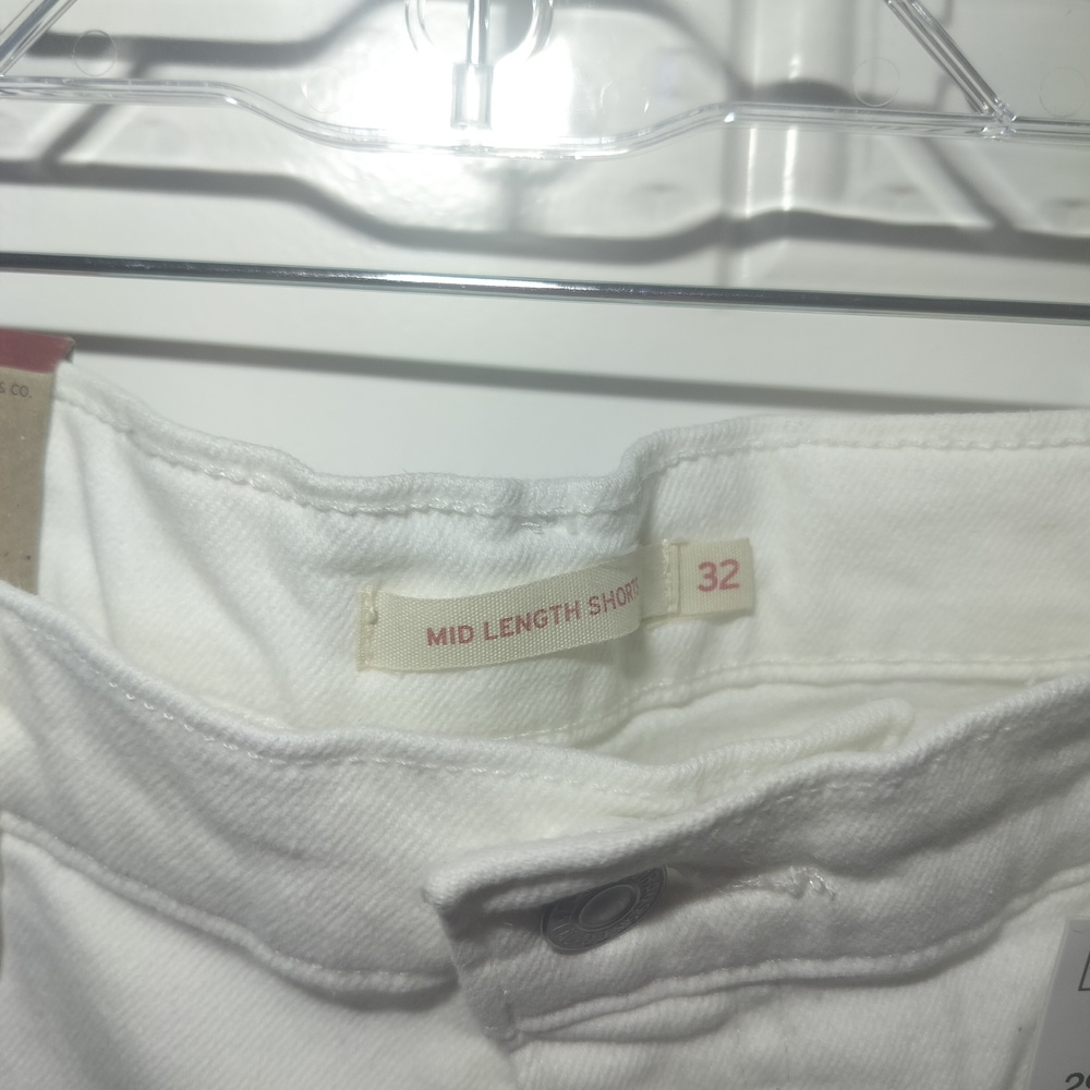Levi’s Women’s White Denim Mid Length Shorts Size 32 Cuffed Hem New with Tags - Picture 5 of 7